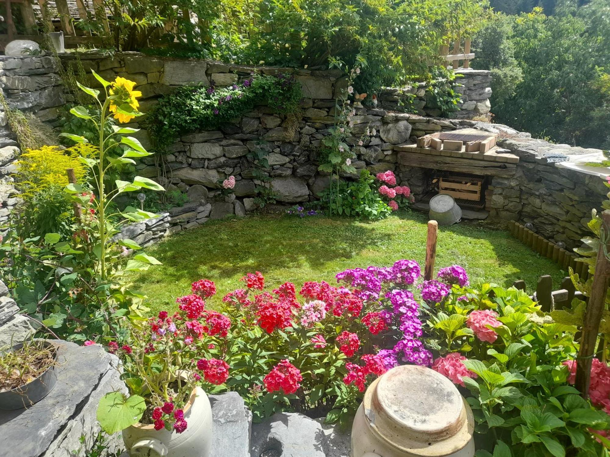 Appartement De Charme 4/6 Pers Dans Joli Village De Montagne 부르생모리스 외부 사진